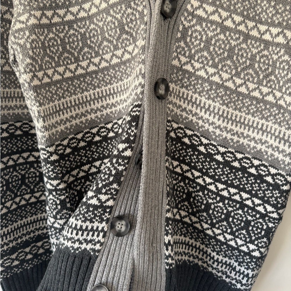 Men’s Patterned Cardigan Sweater - Picture 3 of 4